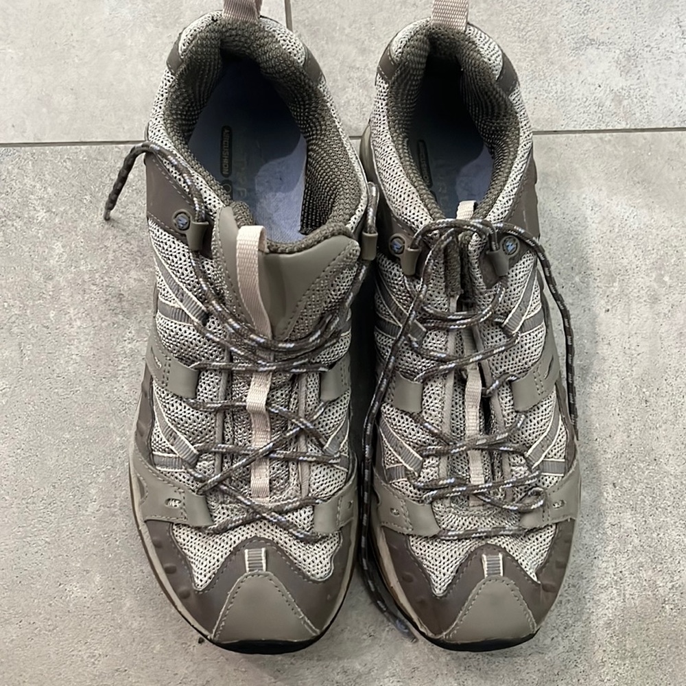 Merrell olive women’s shoes sz 10